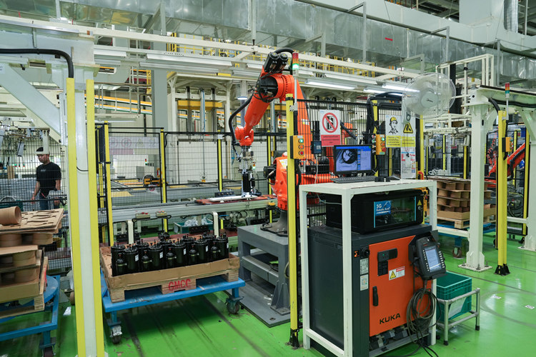 美的泰國工廠的5G機械臂與網絡技術服務 智能制造的新標桿